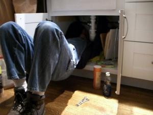 one of our Plao Alto plumbers is fixing a garbage disposal repair